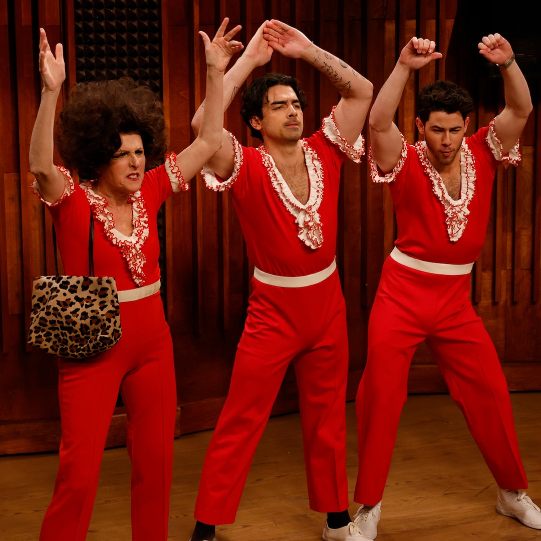 Jonas Brothers Twin With Molly Shannon’s Sally O’Malley on SNL